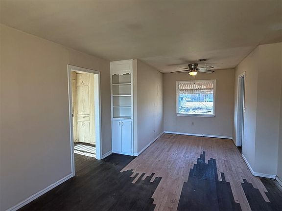 2nd image of 1716 Oxford Way