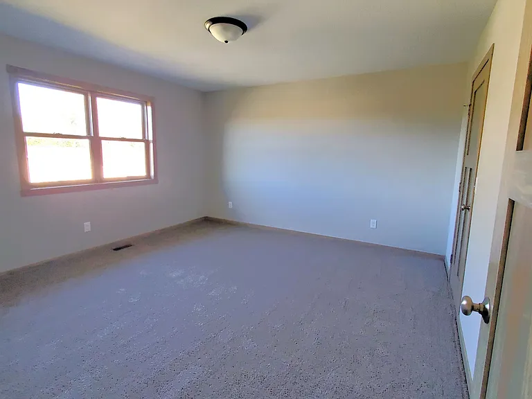 685 Heritage Ln — Photo 12