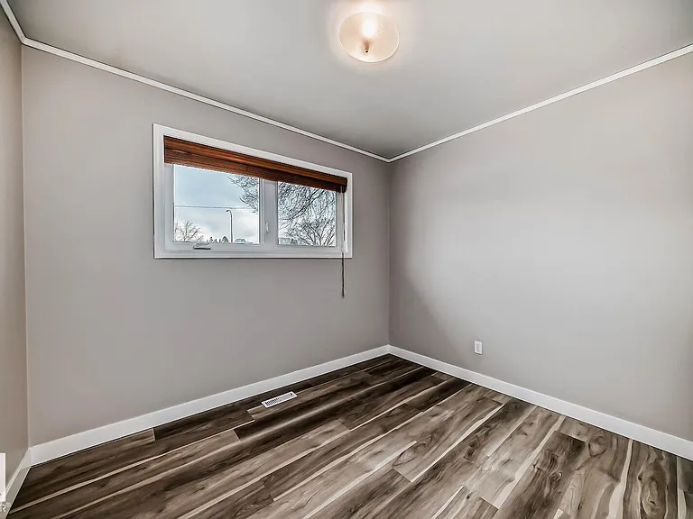 37 Sheridan Dr — Photo 14