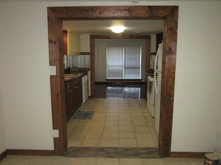 121 N Hamilton St — Photo 12