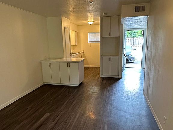 3rd image of 2115 Goodrich Ave #105