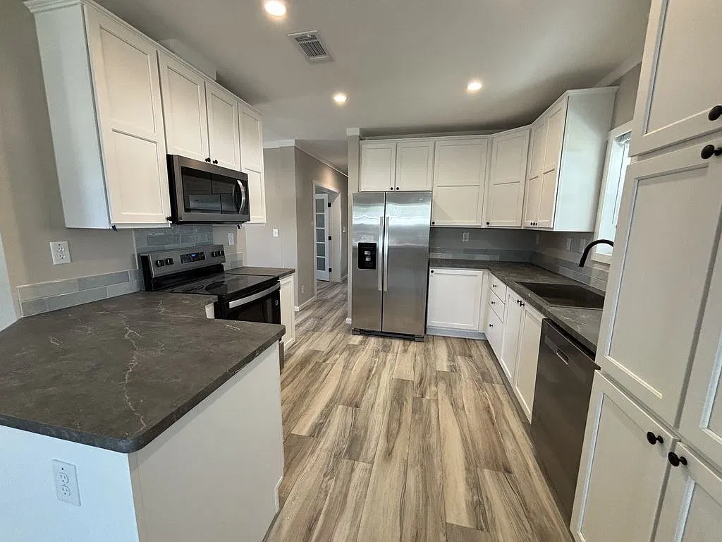 2 bed, 2.0 bath, 1460 sqft, $1,699 — Photo 2