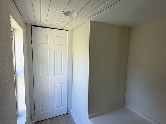 2nd image of 3908 N Ridgeview Dr