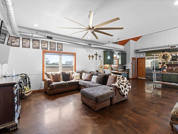 3rd image of 225 Hornet Rd