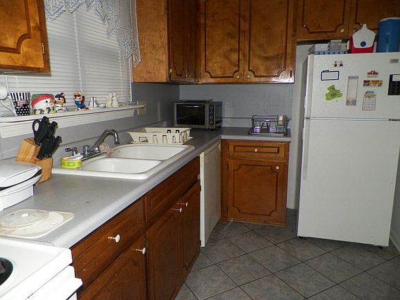 4th image of 127 Country Village Ct