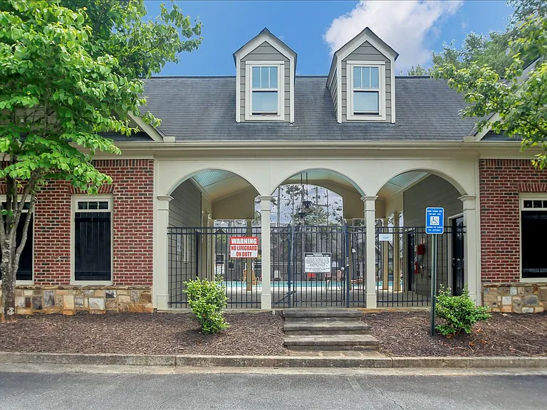 114 Creighton Ln — Photo 32