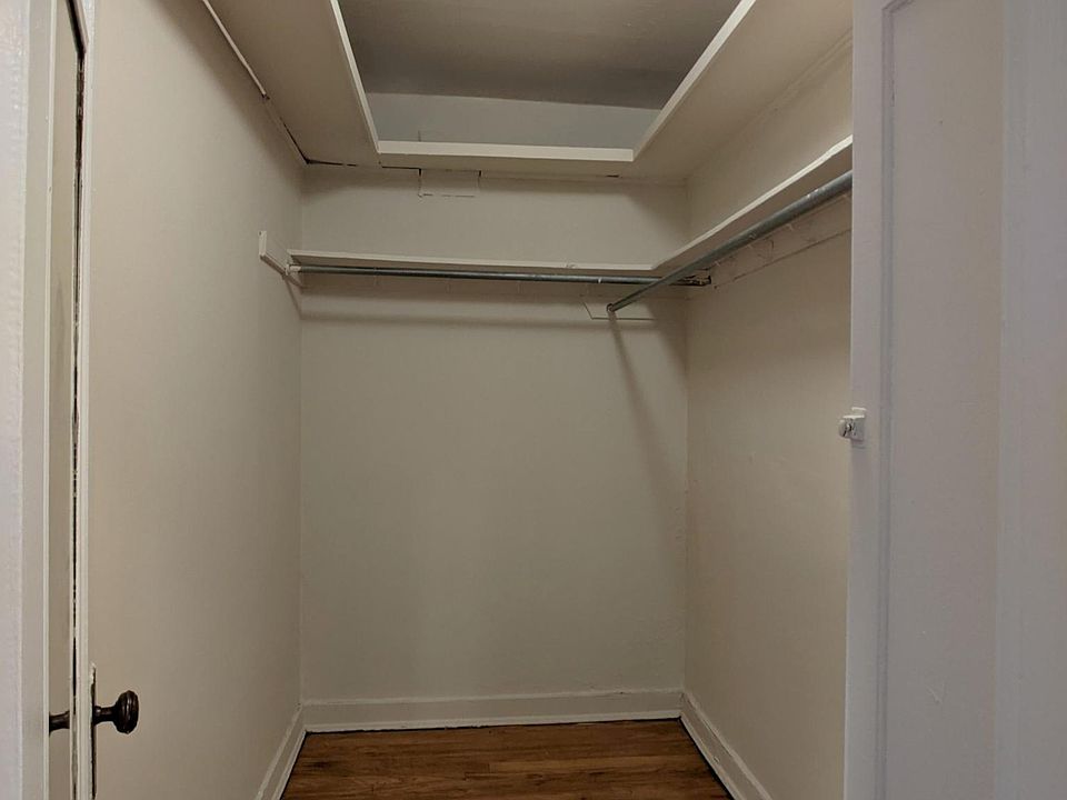 1st image of 514 W Cornelia Ave #1MB