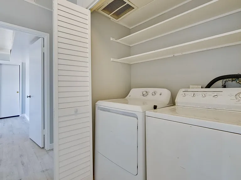 3049 Harding Ave — Photo 15