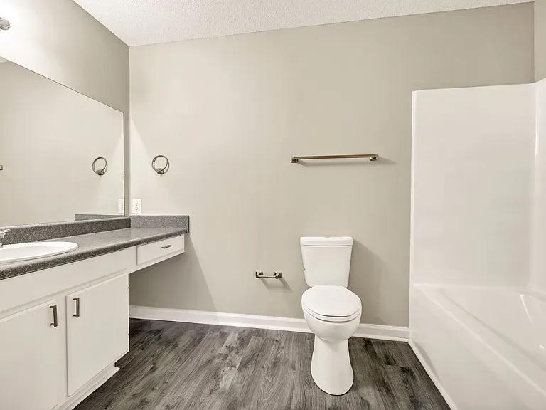 Elm Creek Apartments — Photo 25