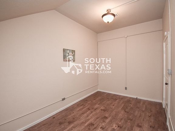 3rd image of 104 Kelly Dr #B