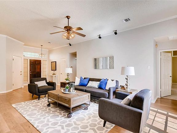 5th image of 2906 Martin Dr