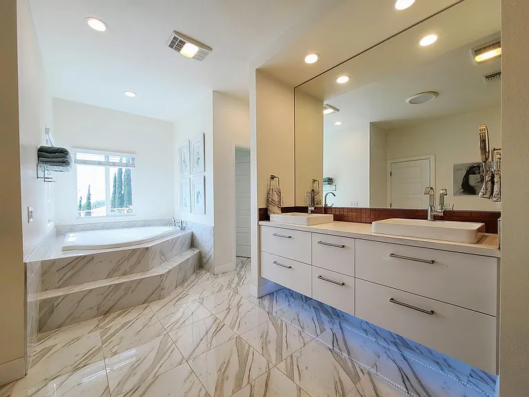19044 Summit Ridge Dr — Photo 34