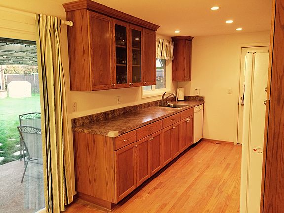 2nd image of 1038 SE 23rd Ave