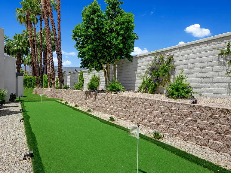 Putting green