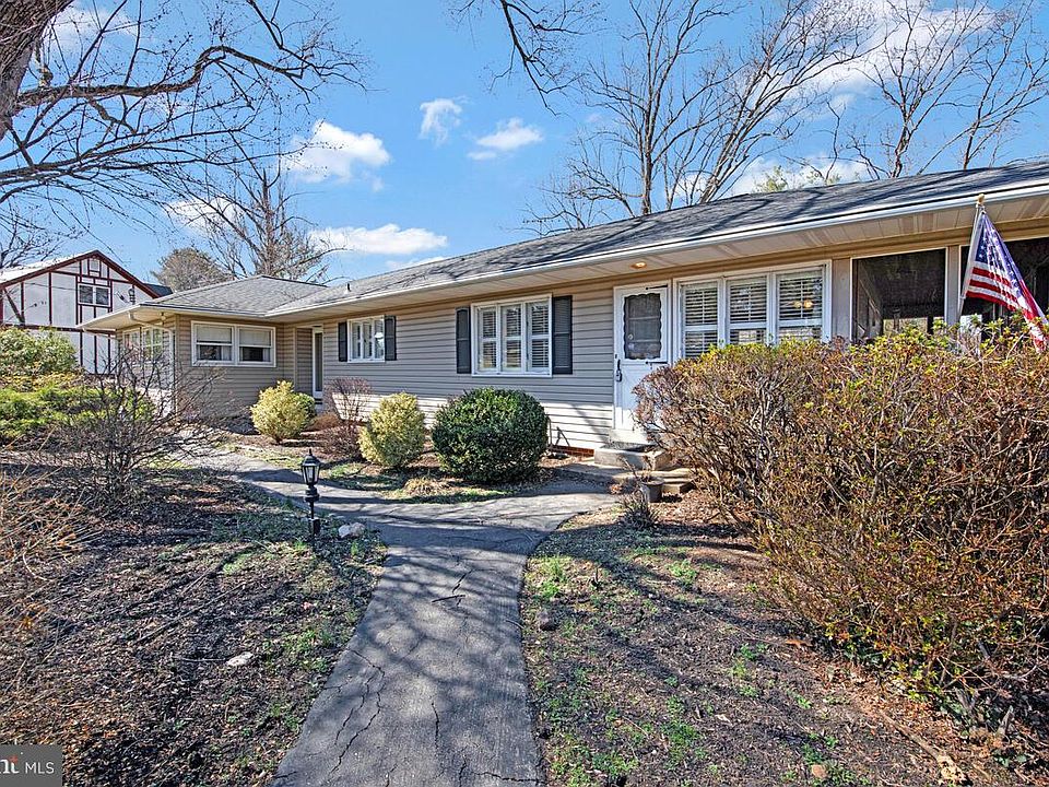 1st image of 13524 Sherwood Forest Dr