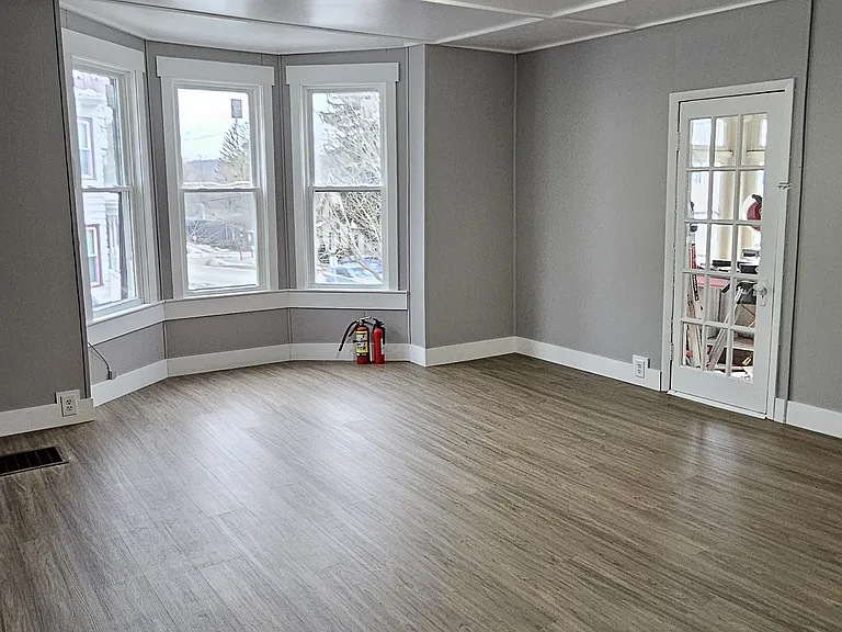 661 N Main St — Photo 4
