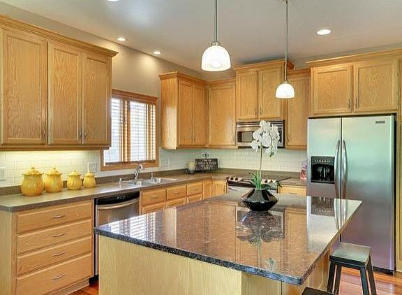 4th image of 10315 Xylite St NE