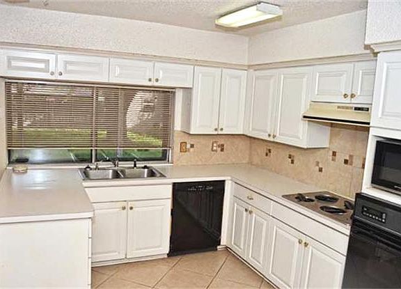 3rd image of 6428 Whitman Ave