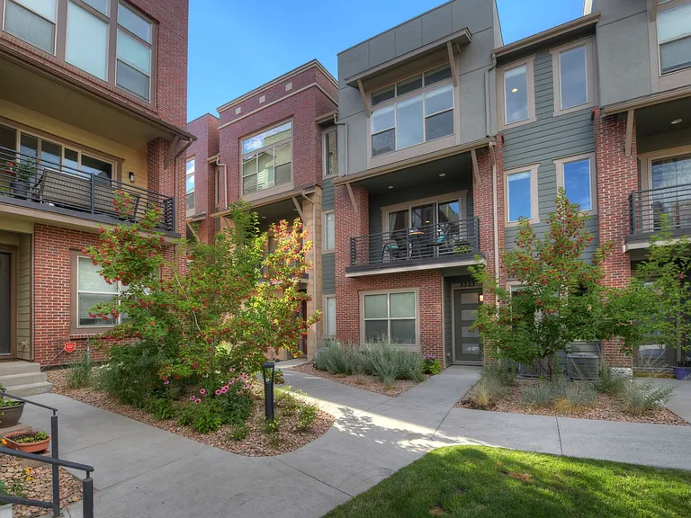 2323 Buttercup Ct — Photo 3