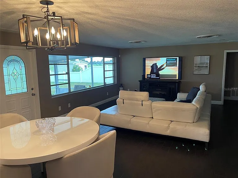 2101 Palm Blvd — Photo 2