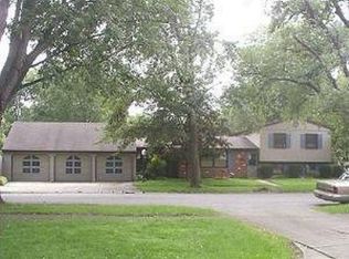 1047 N Oakwood Ave, Griffith, IN 46319