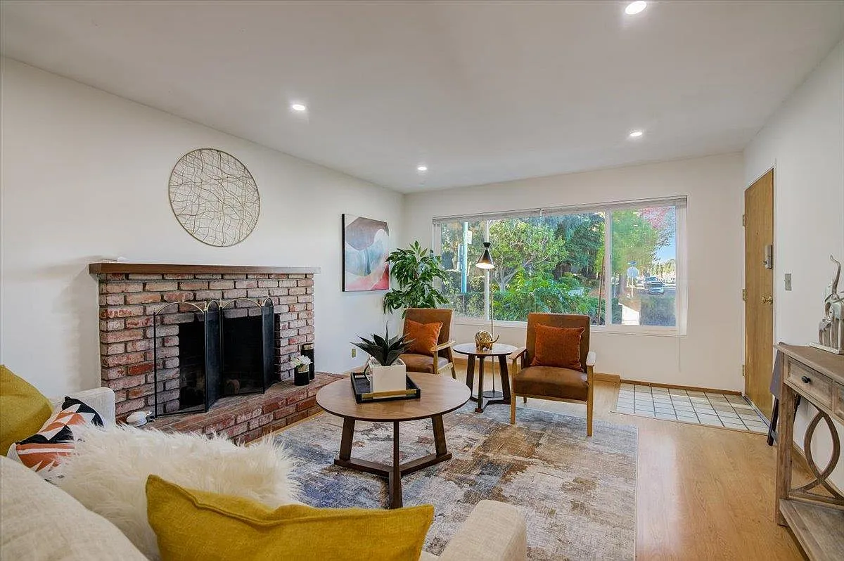 2 bed, 975 sqft, $3,995 — Photo 2