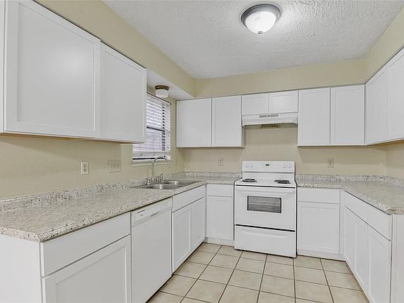 5th image of 10021 Emerald Creek Dr