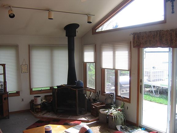 Sun Room w/Fireplace