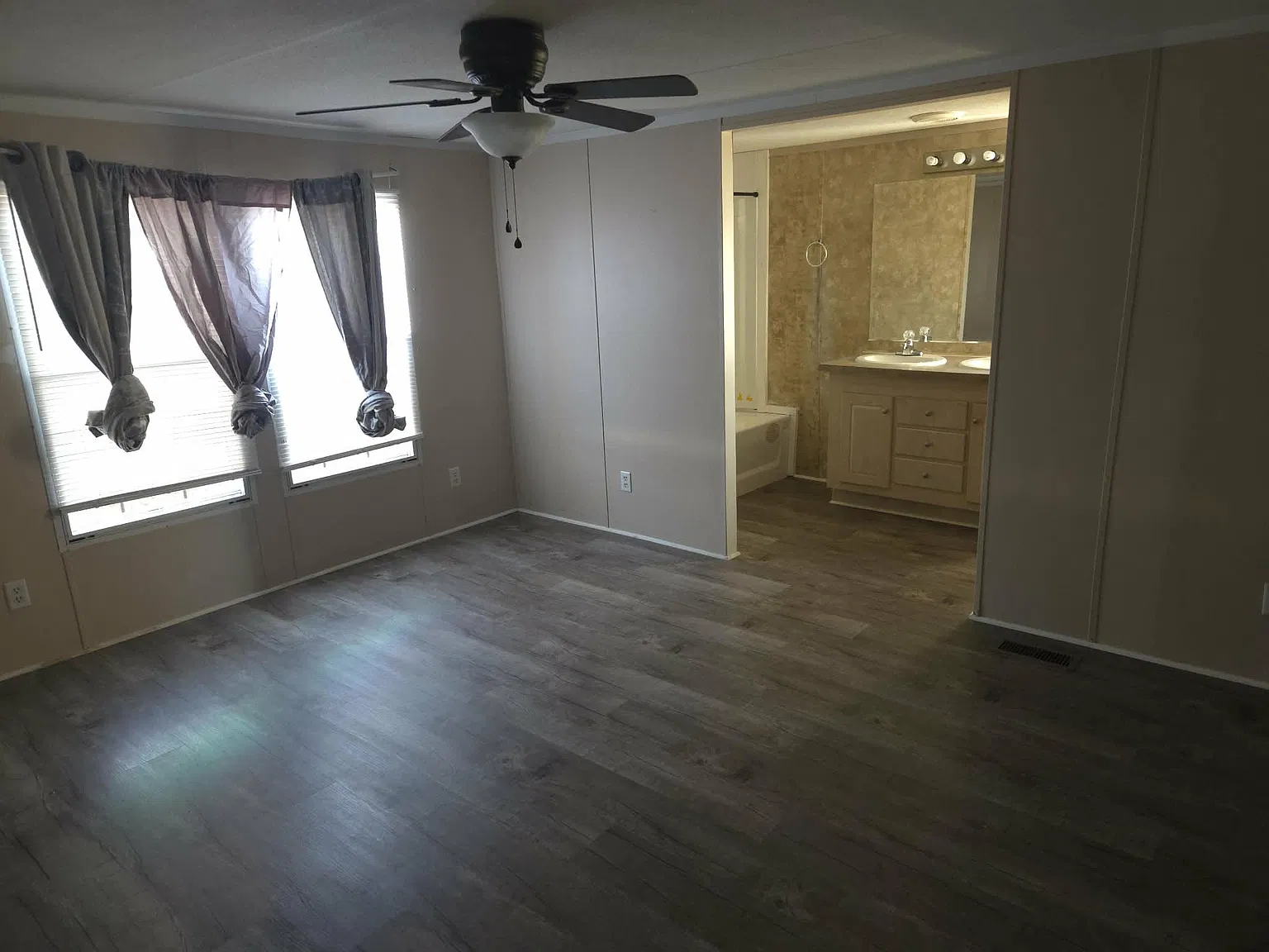 2 bed, 912 sqft, $750 — Photo 2