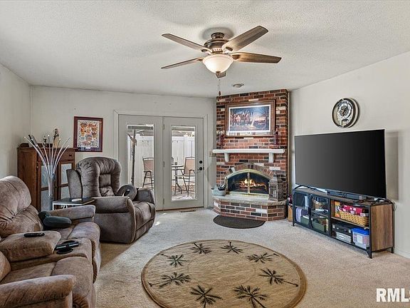 3rd image of 98 Brookside Pl
