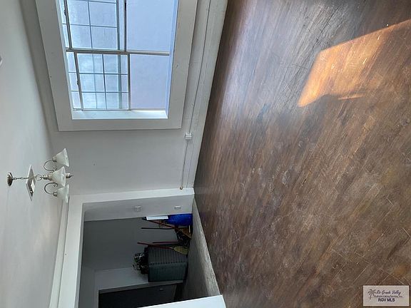 5th image of 15 E Saint Charles St