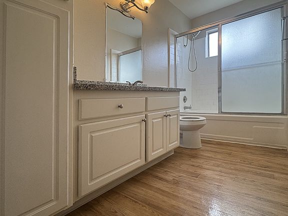 5th image of 2416-2420 S St APT 5