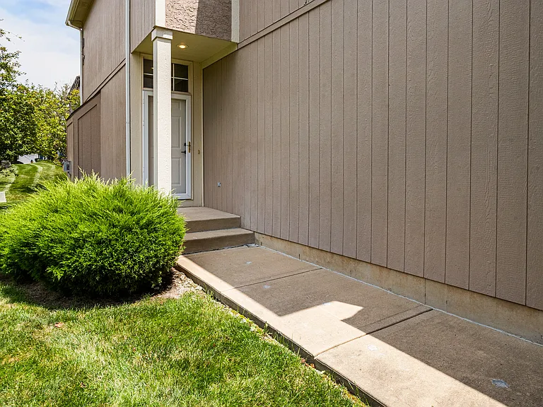 22808 W 73rd St — Photo 5