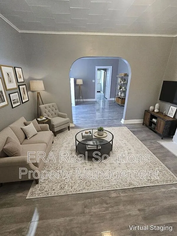 3 bed, 1.0 bath, 1176 sqft, $1,200 — Photo 2