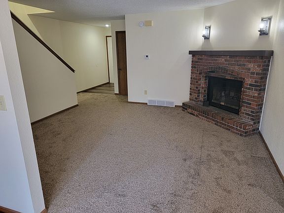 5th image of 216 NW Nottingham Ln