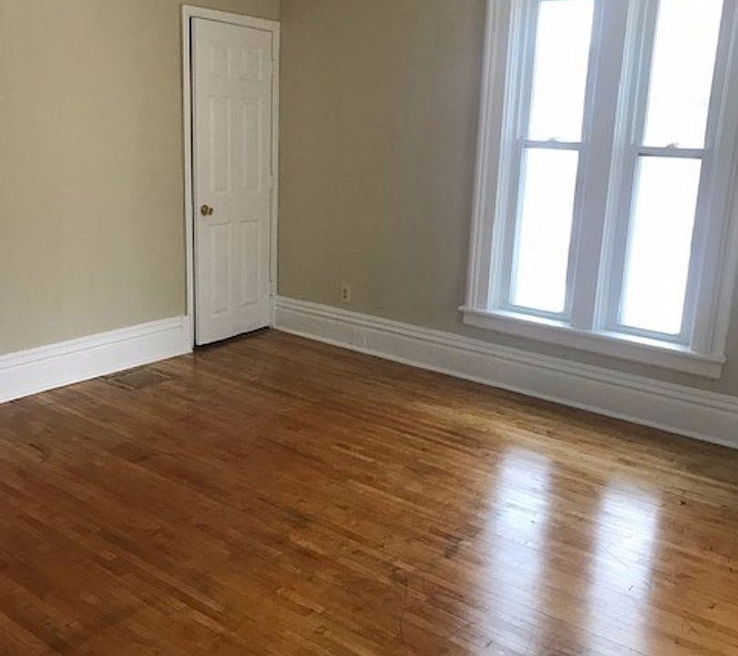 1st image of 2102 Elliot Ave S Unit 1