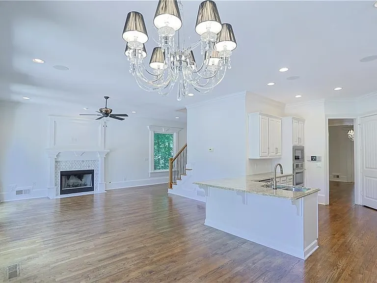 1296 Lenox Park Blvd — Photo 18