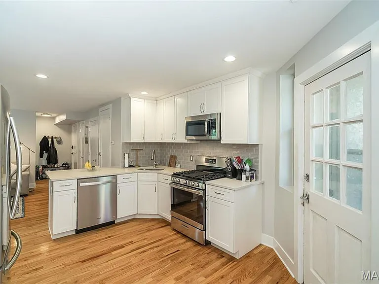 7537 Buckingham Dr — Photo 8