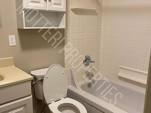 4th image of 2618 28th St APT 8