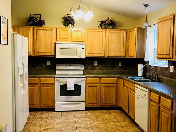 3rd image of 26 Woodland Oaks Dr