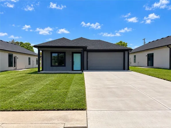 402 E Washington St, Harrisonville, MO 64701