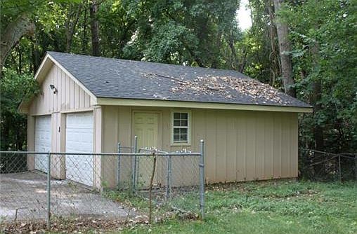 4th image of 901 NW Downing Ct