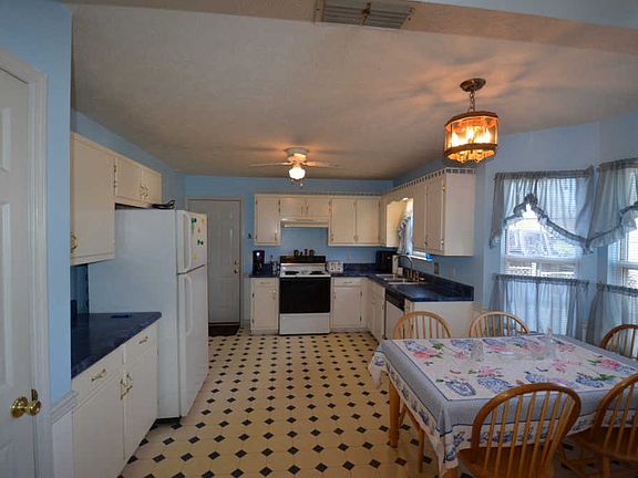 2nd image of 7412 Greenway Dr