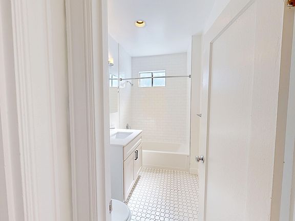 4th image of 2500 Van Ness Ave APT 7