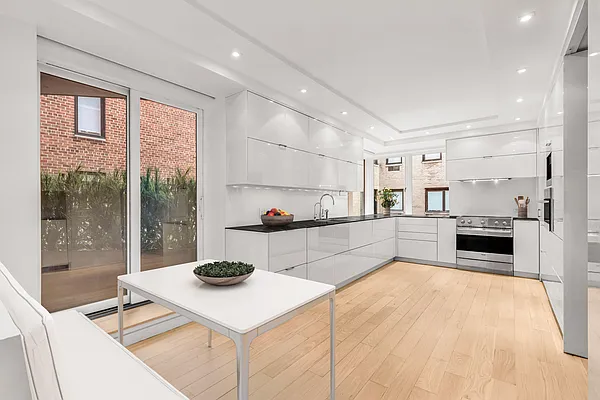 Sold by Sotheby's International Realty | media 3