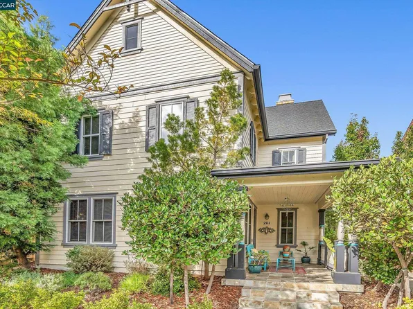 2111 Drake Ln, Hercules, CA 94547