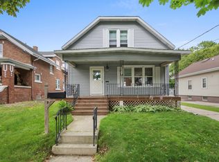 1016 Philippen St, Manitowoc, WI 54220