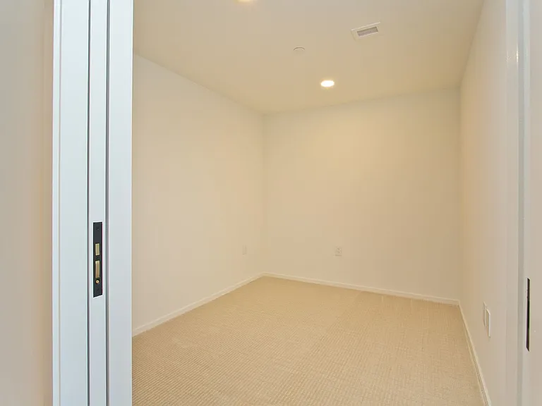 333 Ward Ave #3706 — Photo 9