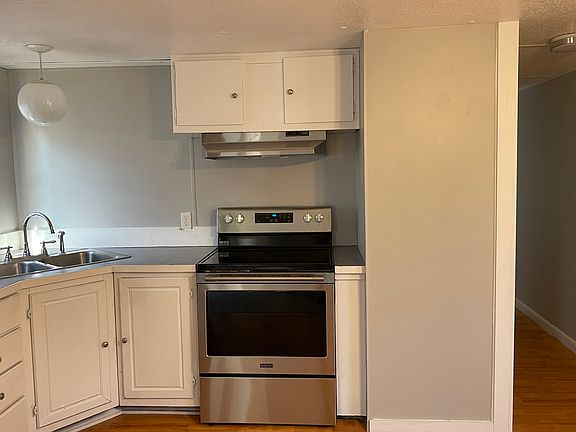 3rd image of 120 Alex Dr
