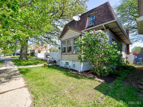 36 Frederick St, Carteret, NJ 07008